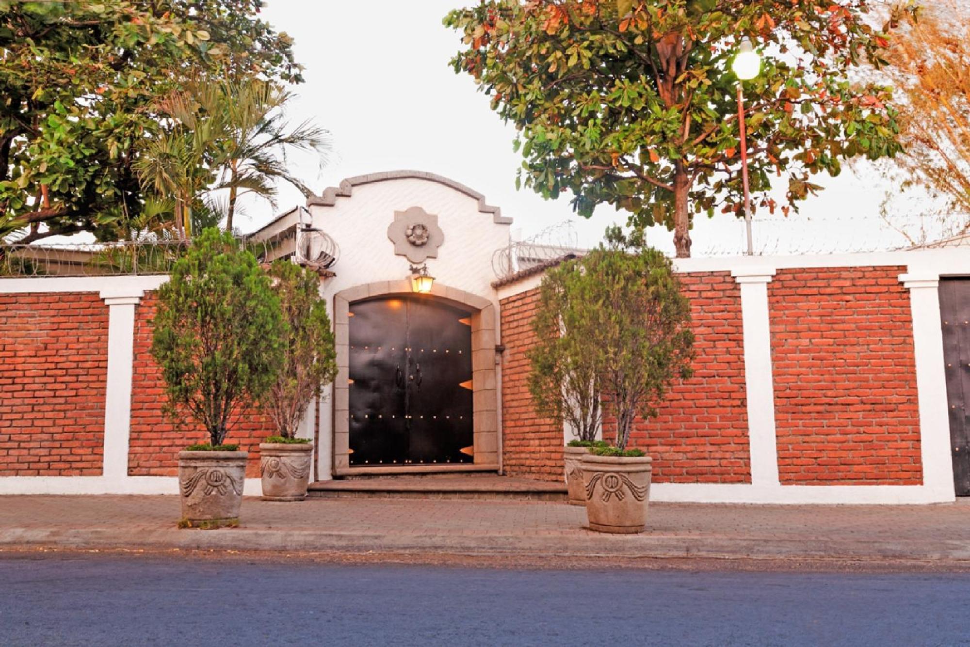 Hotel El Almendro Манагуа Екстериор снимка