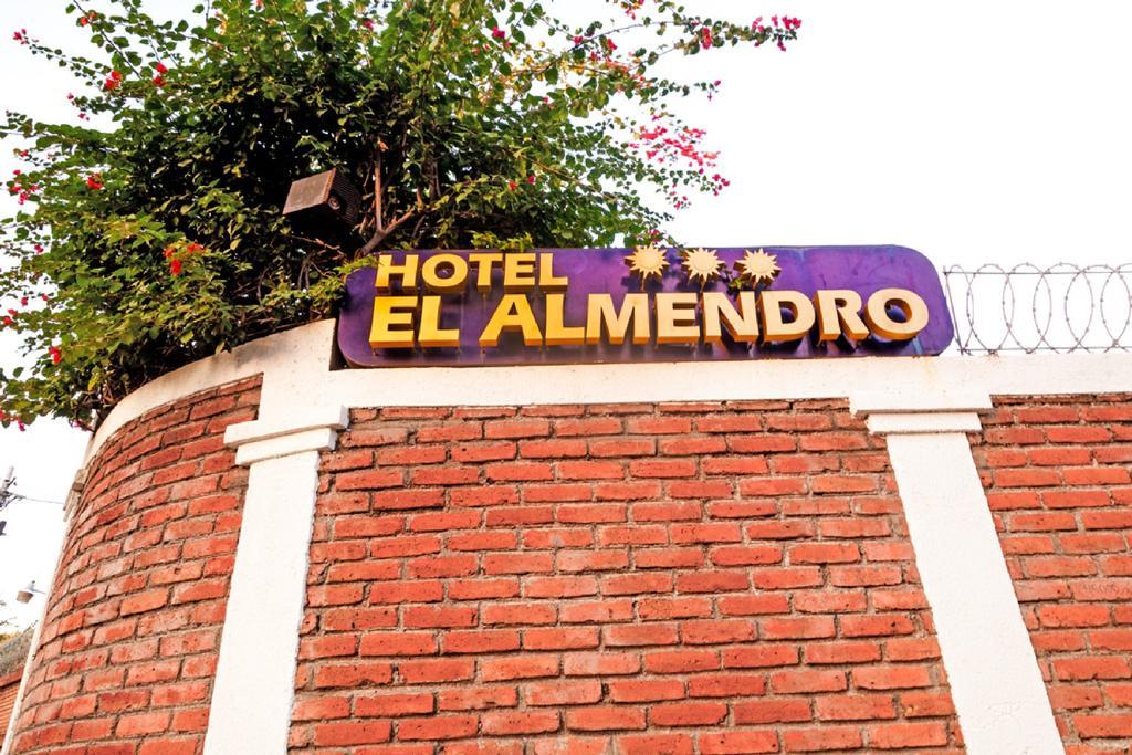 Hotel El Almendro Манагуа Екстериор снимка