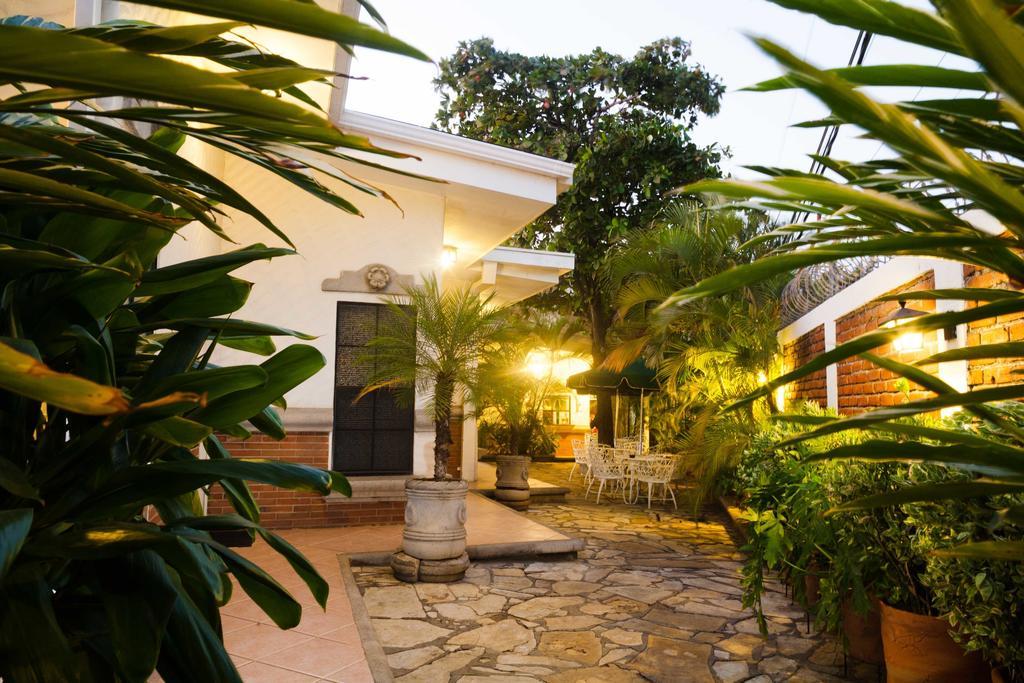 Hotel El Almendro Манагуа Екстериор снимка