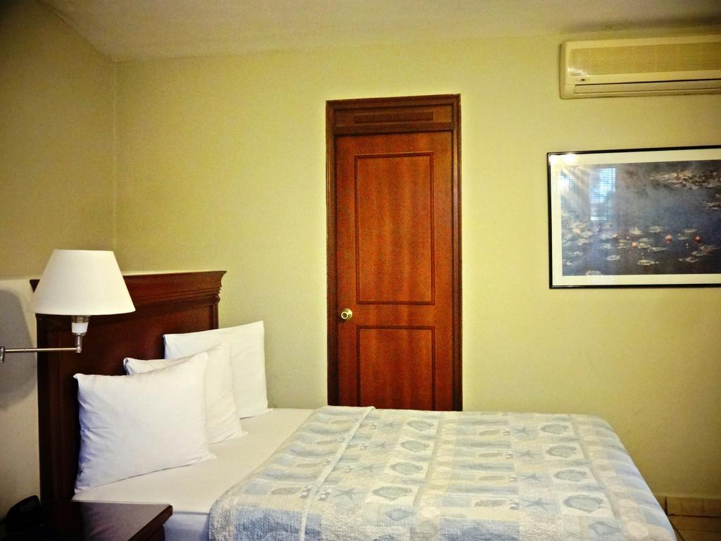 Hotel El Almendro Манагуа Екстериор снимка