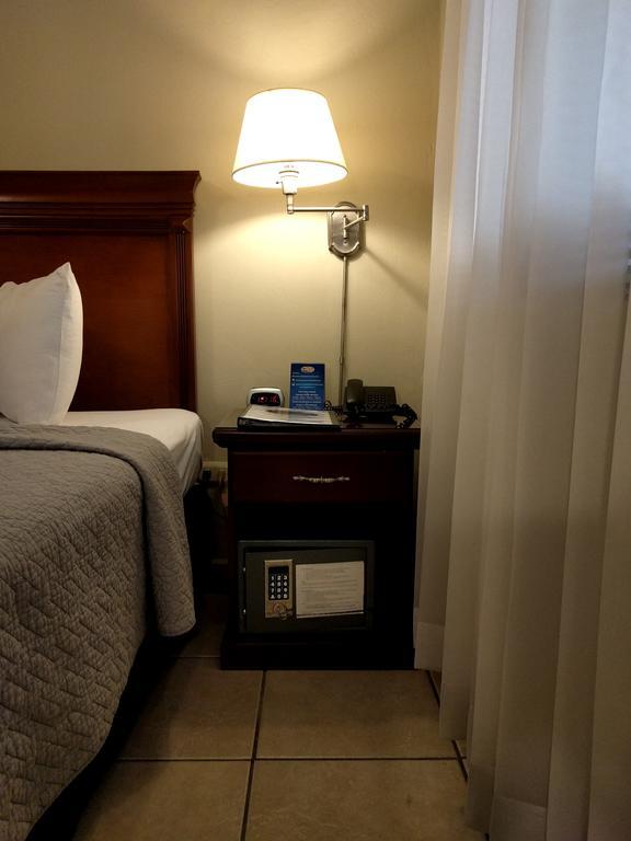 Hotel El Almendro Манагуа Екстериор снимка