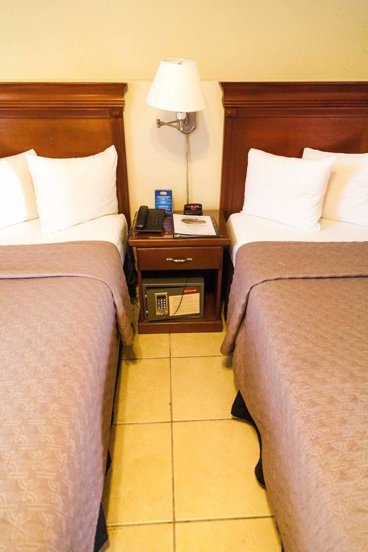 Hotel El Almendro Манагуа Екстериор снимка