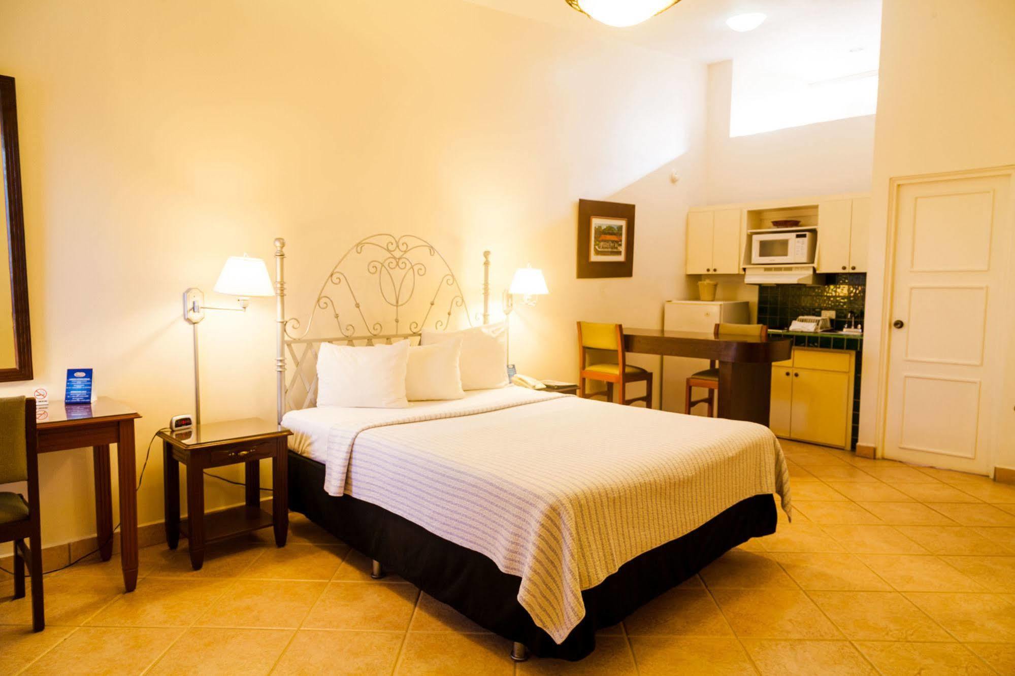 Hotel El Almendro Манагуа Екстериор снимка